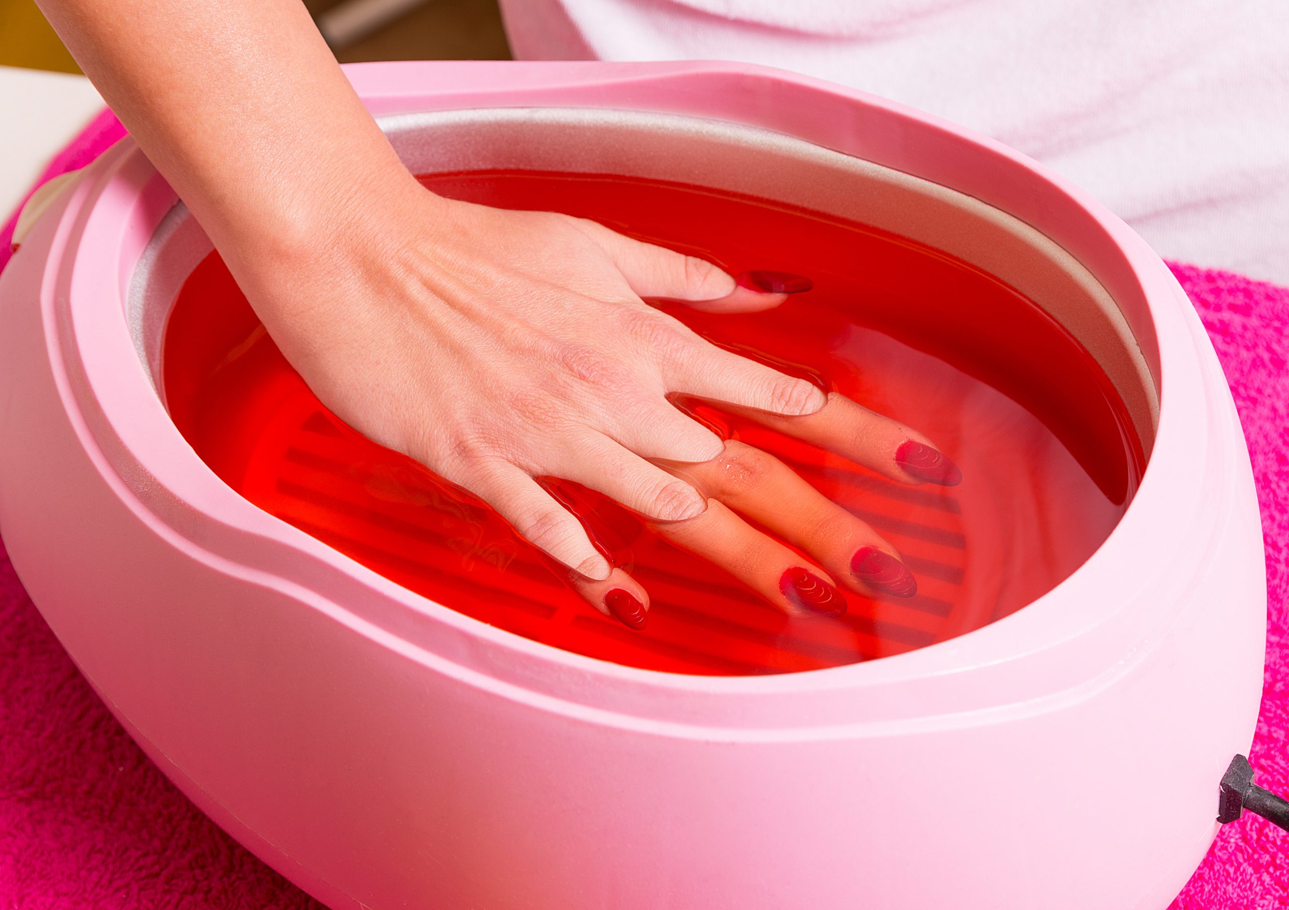 Парафиновые ванночки для рук в домашних. Парафинотерапия. Парафиновая ванночка для рук. Парафинотерапия для рук. Парафиновые ванночки для ног.